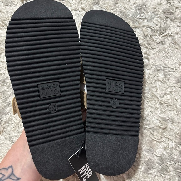 NWT Madden NYC‎ Slip On Slide Womens 8.5 Beige Platform Adjustable Trendy Casual - Picture 2 of 5